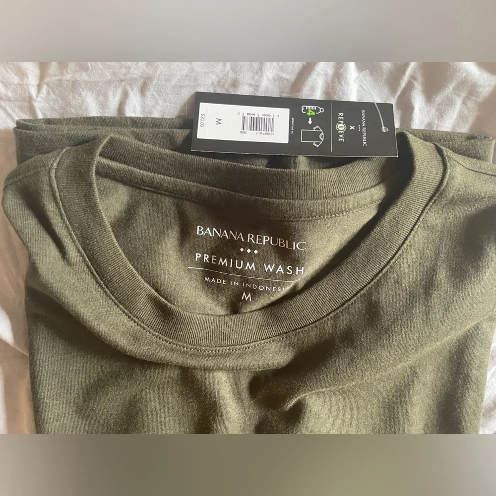 Banana Republic Mens Premium Wash T-shirt Olive Size M